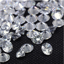 Load image into Gallery viewer, Close up of Clear diamond acrylic beads
