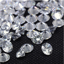 Load image into Gallery viewer, Close up of Clear diamond acrylic beads
